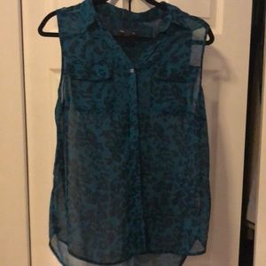 Sleeveless button up blouse